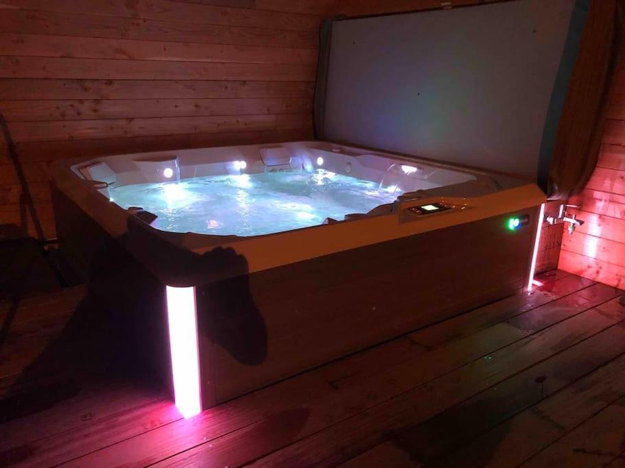 Loft Privatise Avec Spa Xxl Et Piscine Chauffee Bruz Dış mekan fotoğraf